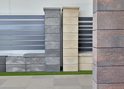 Дизайн забора из бетонных блоков
